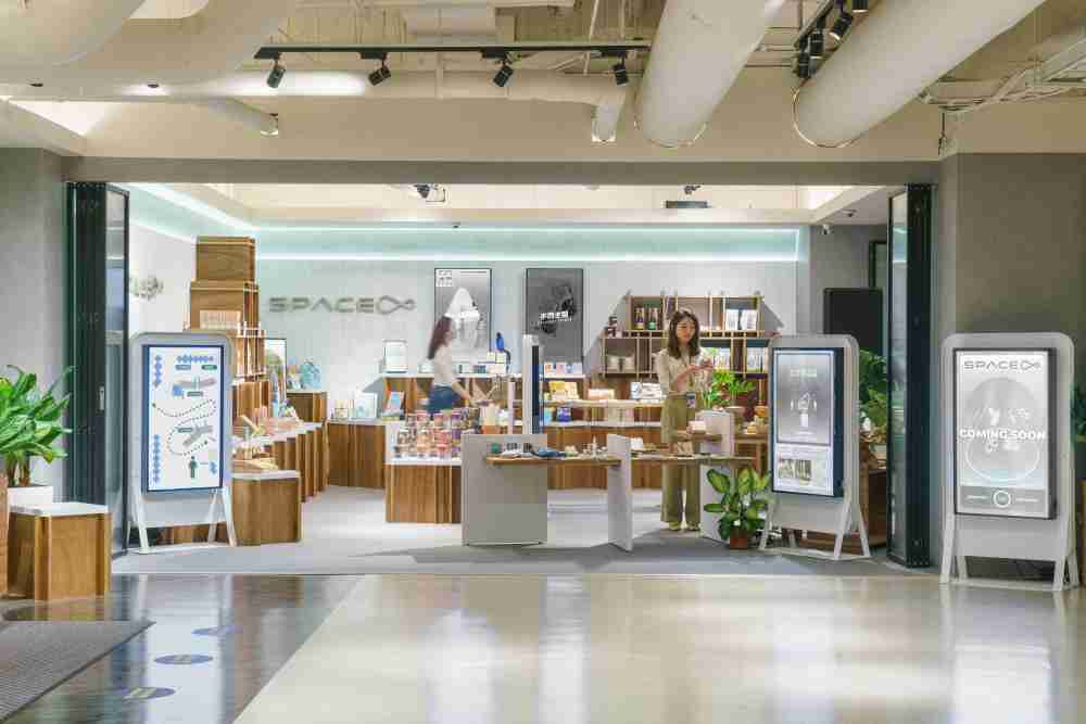 MG电玩打造永续选物商店，，，展示社企及社创商品，，，结合创利空间所开发的智能零售系统，，，，整合多元产品信息，，，让无人商店扮演公益行动的推手