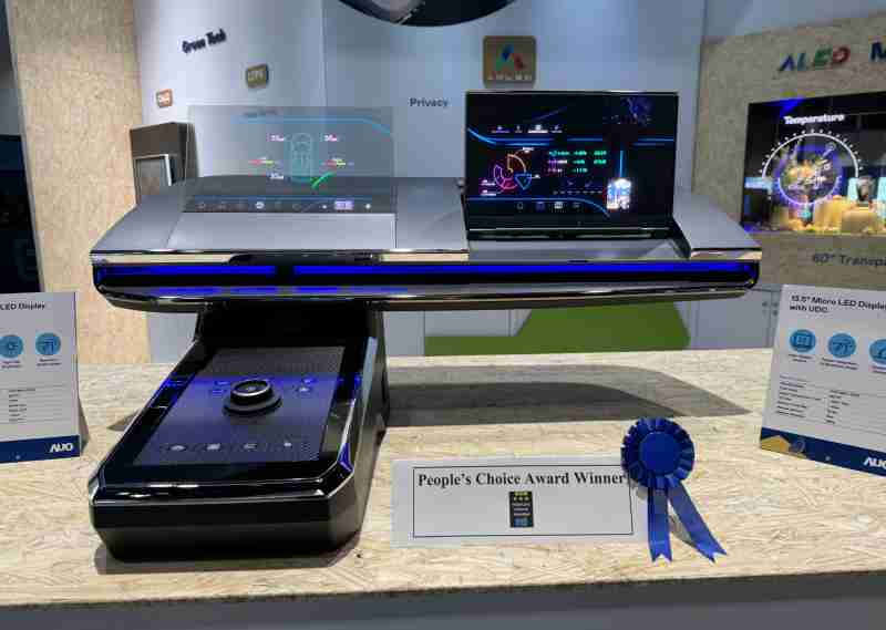 MG电玩车用Micro LED Display HMI解决方案获”最佳车用显示奖”，，，以用户为中心开发，，，针对前座驾驶与乘客设计兼具娱乐与安全的高画质屏幕，，，，包含车舱前座的Micro LED透明屏幕及全球首款内建镜头的智慧Micro LED显示器