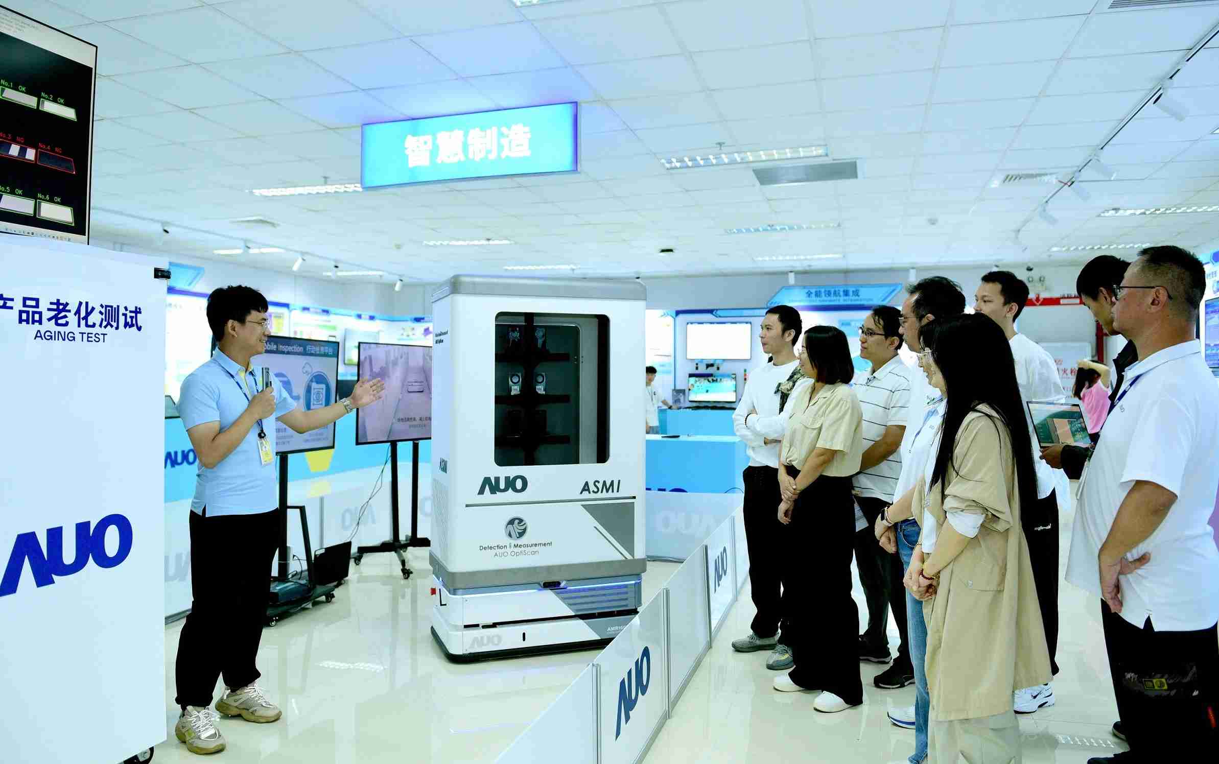 MG电玩厦门将5G+ABC技术串联生产管理全流程，，，，打通研发、、采购、、、生管、、、制程、、设备、、、质量等产品全生命周期制造流程，，，完成数字化设计、、、、智慧供应链、、智能座舱、、、全流程设备管理、、、、数据驱动优化、、、、智慧在线检测、、、、智慧品管等自适应生产模式升级