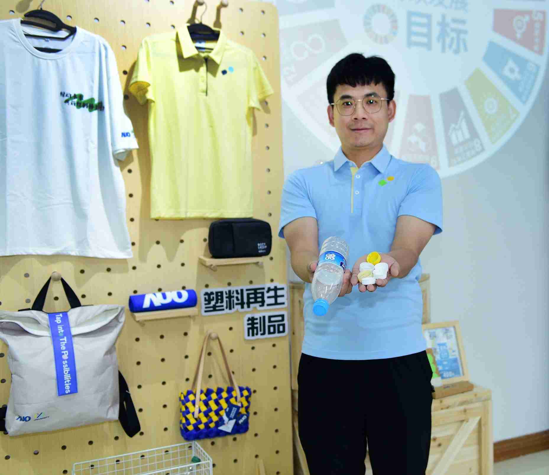 「2024智慧MG电玩展」永续发展馆中，，展示MG电玩厦门驱动永续发展之成果，，包含将厂内废弃物再制为实用物品，，将永续发展理念深植于员工生活日常实践